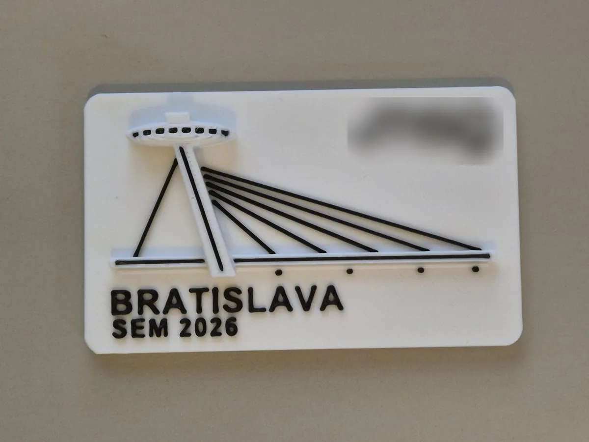 Detail magnetky, logo klienta jsme rozmazali